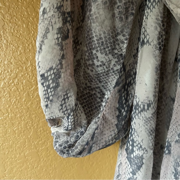 Olivaceous Gray Animal Print Women’s Dress - Size Small - Picture 9 of 12